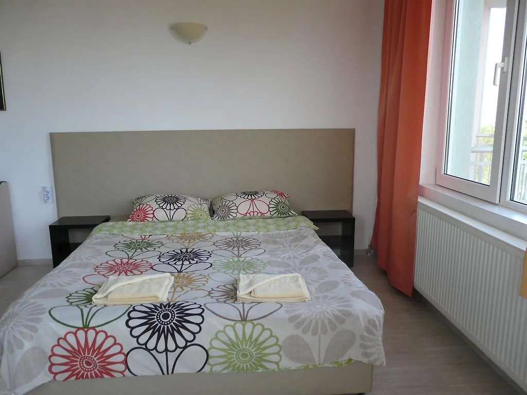 Family Hotel Perla Goldstrand 2*,